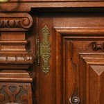 Антикварный немецкий буфет с раскрепованным фасадом и арочной нишей 1870-х гг. 