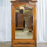 Антикварный платяной шкаф 1850-х гг. 