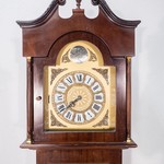 Винтажные напольные часы с разомкнутым карнизом из махагони