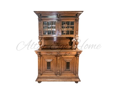 Антикварный буфет с резными пилястрами и маскаронами