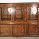 Антикварный книжный шкаф с арочным декором 1860-х гг. 