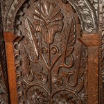 Антикварный английский шкаф с резным фасадом 1680-х гг. 