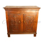 Антикварный шкаф с гербовыми композициями 1750-х гг. 