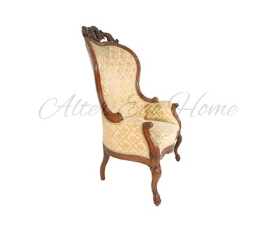 Антикварное кресло с резным навершием
