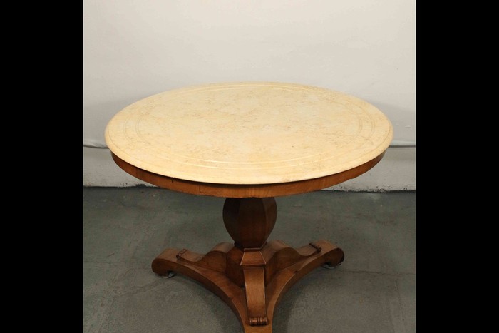 Антикварный столик в стиле ампир 1810-х гг. 