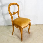 Комплект антикварных стульев в стиле неорококо с изящными спинками 1870-х гг.