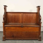 Антикварная дубовая скамья с резными локотками 1880-х гг. 