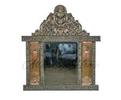 Старинное зеркало в резной раме из латуни