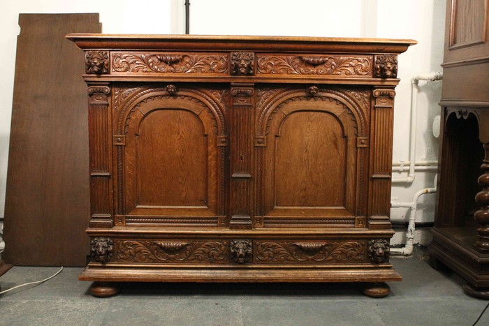 Антикварный дубовый сервант 1840-х гг. 