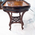 Антикварный чайный столик с прорезной полочкой