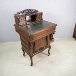 Антикварный рабочий столик красного дерева 1840-х гг.