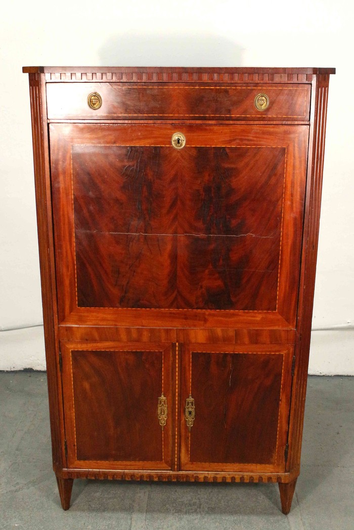 Антикварный секретер в стиле классицизм 1760-х гг. 