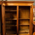 Антикварный платяной шкаф из вишни 1850-х гг. 