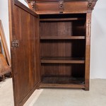 Антикварный шкаф в неоренессансном стиле со лавинным маскароном