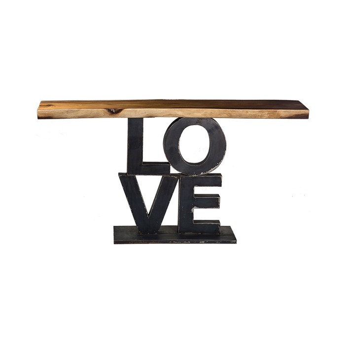 Консоль в виде надписи LOVE