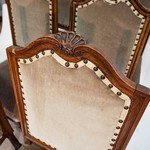 Комплект антикварных стульев с декоративными раковинами