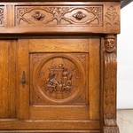 Антикварный сервант с сюжетными композициями 1920-х гг.