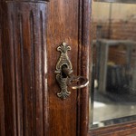 Антикварный буфет с зеркальной дверцей 1870-х гг. 