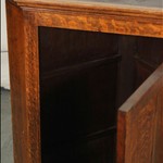 Антикварный навесной угловой шкафчик из дуба 1880-х гг. 