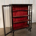 Антикварная витрина с фигурным остеклением 1840-х гг. 