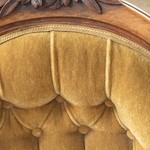 Антикварное кресло со спинкой капитоне 1850-х гг. 