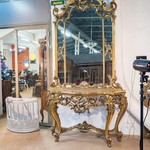 Антикварное золоченное зеркало с консольным столиком