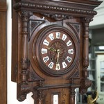Антикварные настенные часы с барометром