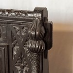 Антикварная скамья в стиле неоренессанс с резными композициями 1870-х гг. 