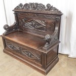Антикварная скамья с резными маскаронами 1860-х гг. 