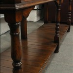 Антикварная дубовая консоль с точеными ножками 1940-х гг. 