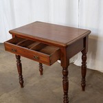 Комплект английской антикварной мебели из небольшого столика и стула 1870-х гг. 