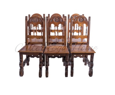 Комплект старинных стульев с резными розетками