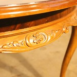 Антикварный ореховый столик с круглой столешницей 1910-х гг.