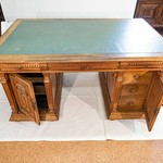 Антикварный письменный стол светлого дуба