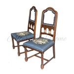 Антикварный комплект из двух стульев с вышитыми сиденьями