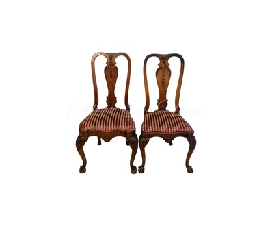 Пара антикварных стульев с полосатой обивкой 1890-х гг.