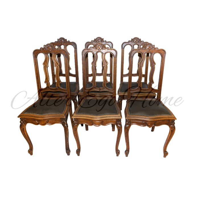 Комплект антикварных стульев с прорезными спинками