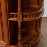 Антикварный сервант светлого дуба с ярусным навершием 1870-х гг. 