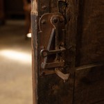 Антикварный дубовый полушкаф с филенчатыми дверцами 1840-х гг. 