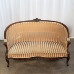 Антикварный диван со спинкой корзина 1850-х гг. 