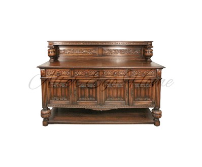 Антикварный сервант с резным убранством 1920-х гг. 