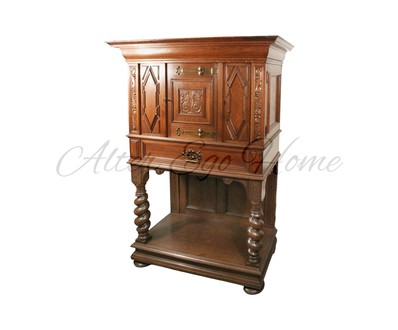 Антикварный поставец с витыми ножками 1890-х гг. 