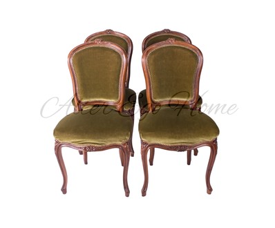 Старинный комплект стульев в классическом стиле с цветочными букетамими