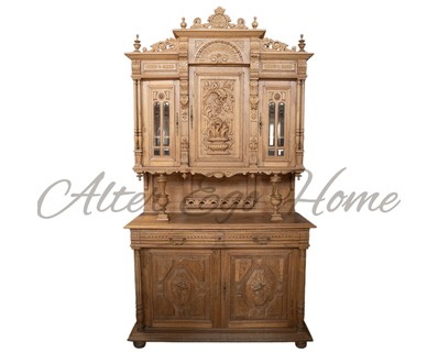 Антикварный буфет светлого дуба с резным убранством 1860-х гг. 