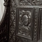 Антикварная скамья в стиле неоренессанс с резными композициями 1870-х гг. 