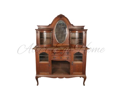 Антикварный буфет с застекленными объемами 1910-х гг. 