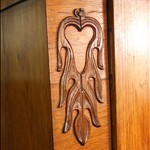 Пара антикварных шкафов светлого ореха 1840-х гг. 