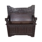 Антикварная английская скамья, декорированная кельтскими узорами
