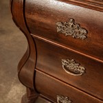 Антикварный секретер a la serpantine c фигурными накладками 1760-х гг. 