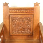 Антикварное дубовое кресло в архаичной стилистике 1920-х гг. 